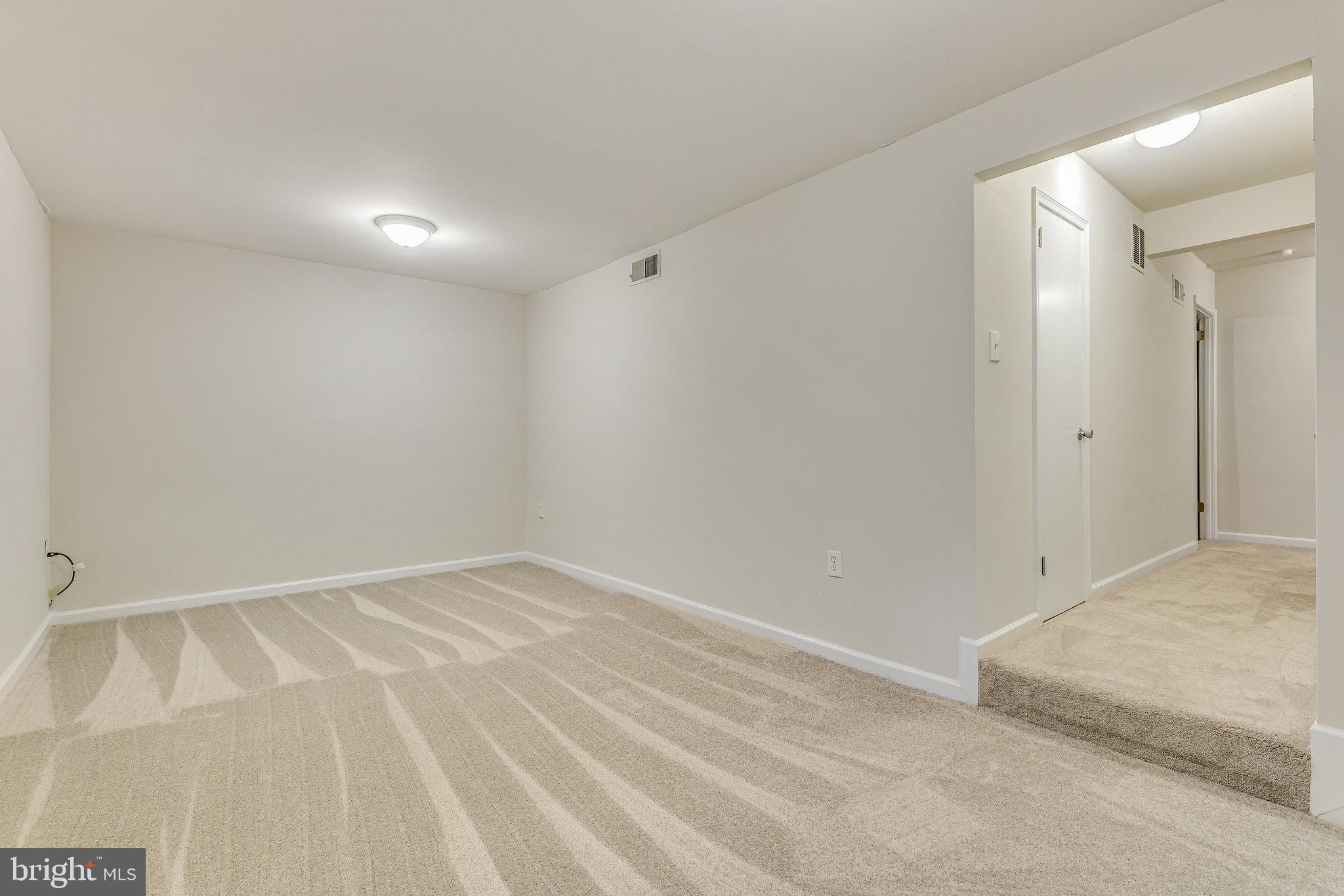 2406 Cloudcroft Square Reston, VA 20191 - Photo 38 of 48 Gallery Image 38