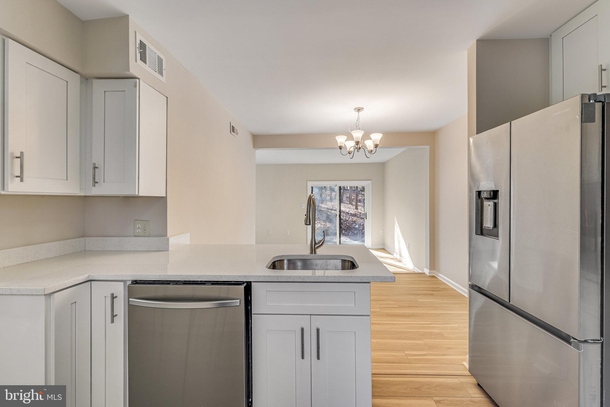 2406 Cloudcroft Square Reston, VA 20191 - Photo 9 of 48 Gallery Image 9
