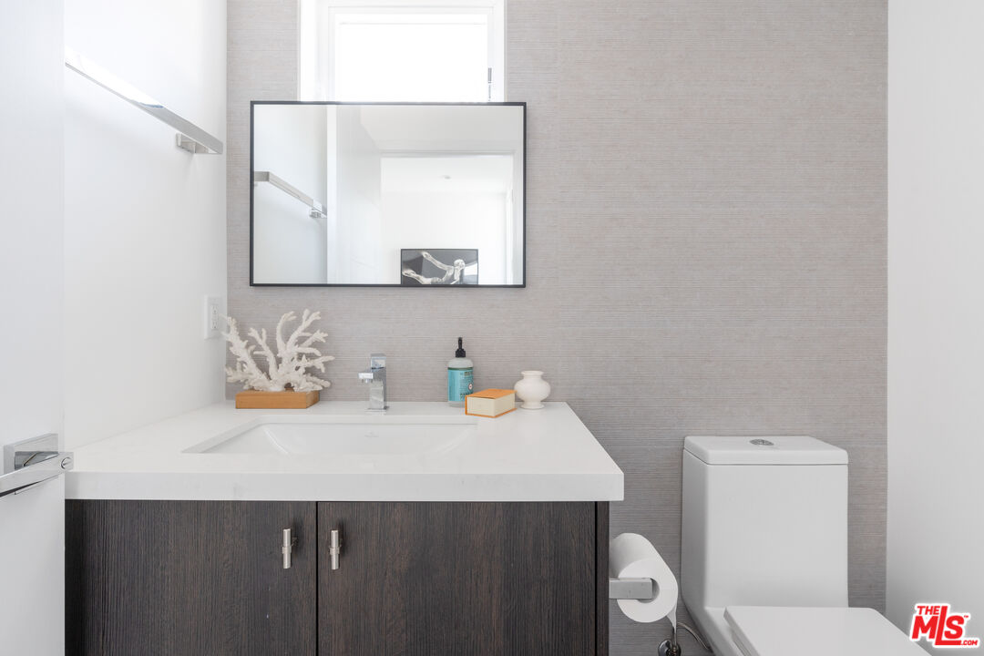 2512 Berkeley Avenue Los Angeles, CA 90026 - Photo 26 of 56