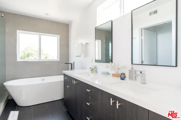 $10,395 | 2512 Berkeley Avenue, Los Angeles, CA 90026