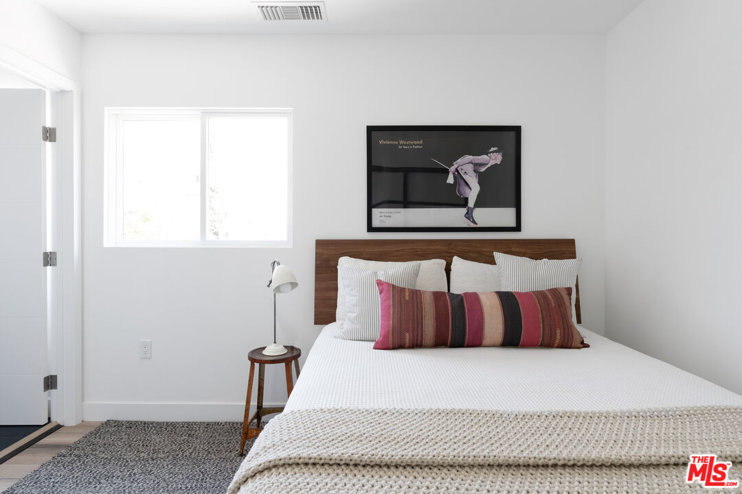 2512 Berkeley Avenue Los Angeles, CA 90026 - Photo 33 of 56