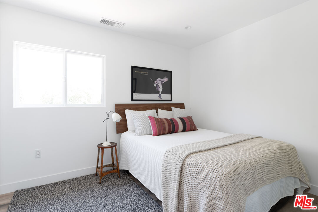 2512 Berkeley Avenue Los Angeles, CA 90026 - Photo 34 of 56