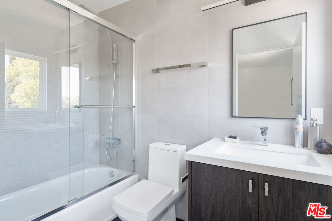 2512 Berkeley Avenue Los Angeles, CA 90026 - Photo 36 of 56