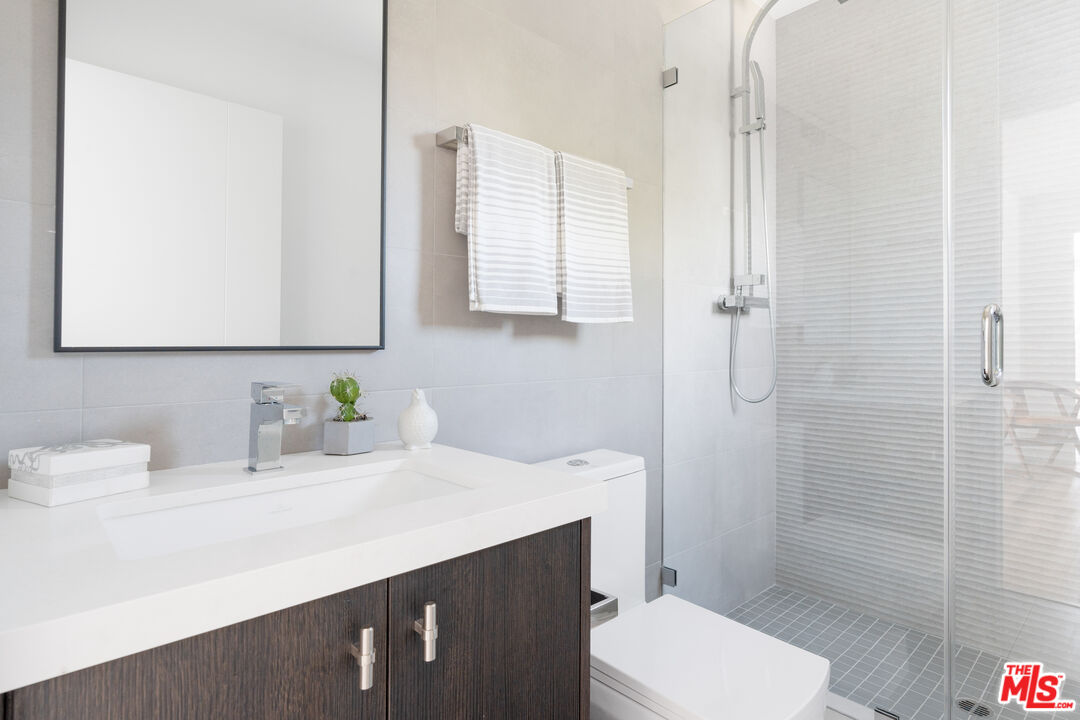 2512 Berkeley Avenue Los Angeles, CA 90026 - Photo 43 of 56