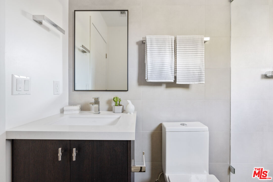 2512 Berkeley Avenue Los Angeles, CA 90026 - Photo 44 of 56