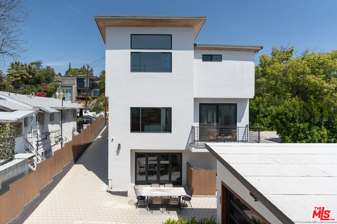 2512 Berkeley Avenue Los Angeles, CA 90026 - Photo 50 of 56