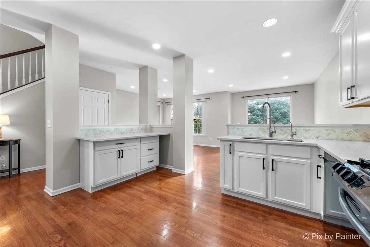 486 Vaughn Circle Aurora, IL 60502 - Photo 8 of 40 a kitchen with granite countertop a stove a sink and a refrigerator