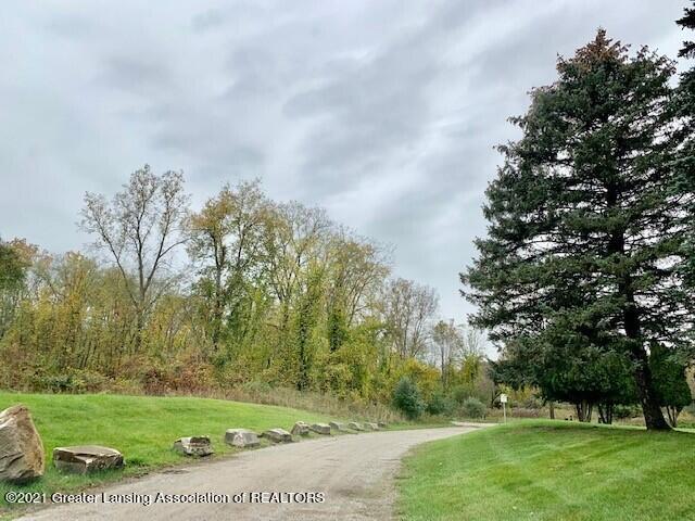 3948 Hunters Ridge Drive, Unit 4 Lansing, MI 48911 - Photo 3 of 23 Park Entrance View