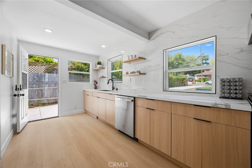 1280 East Woodbury Road Pasadena, CA 91104 - Photo 16 of 37