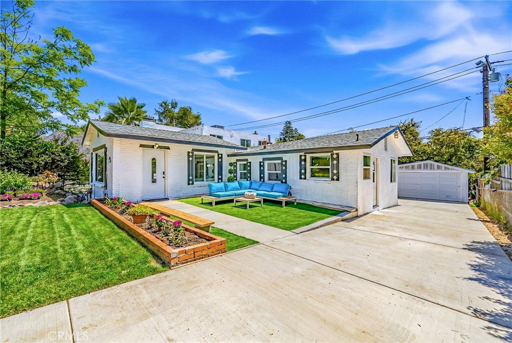 1280 East Woodbury Road Pasadena, CA 91104 - Photo 2 of 37