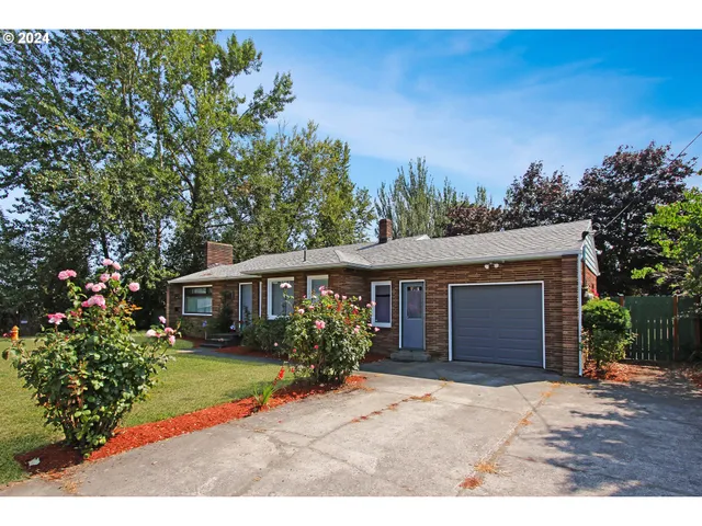 $399,999 | 450 Southeast Hogan Road, Gresham, OR 97080