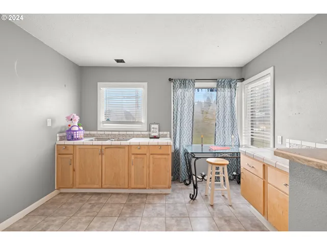 $399,999 | 450 Southeast Hogan Road, Gresham, OR 97080