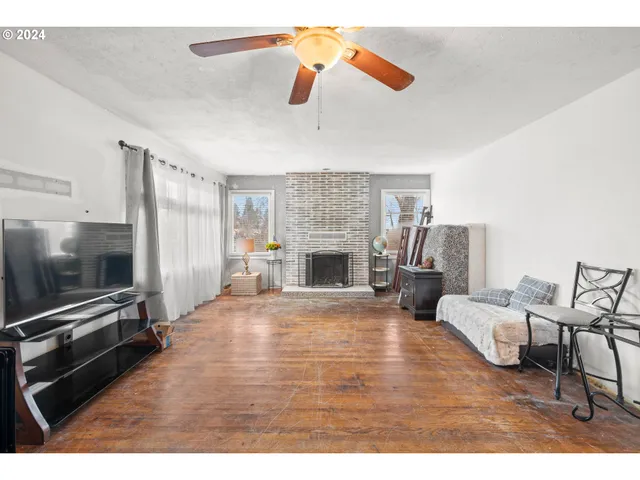 $399,999 | 450 Southeast Hogan Road, Gresham, OR 97080