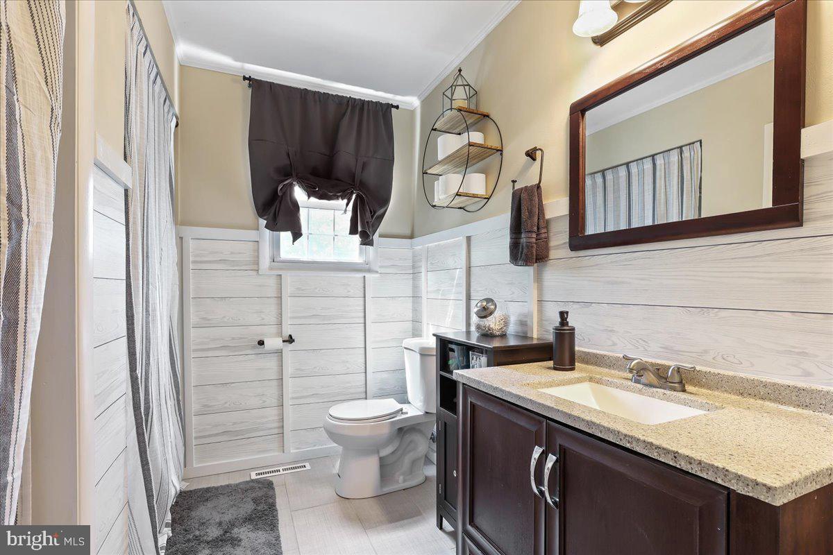 542 Kettle Run Road Marlton, NJ 08053 - Photo 21 of 36 Bathroom 1 (Main Level - Walk-In Shower)