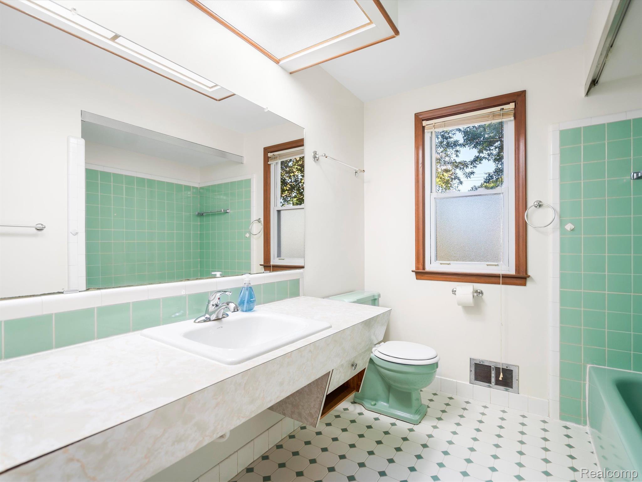 512 Old Perch Road Rochester, MI 48309 - Photo 27 of 35 Gallery Image 27