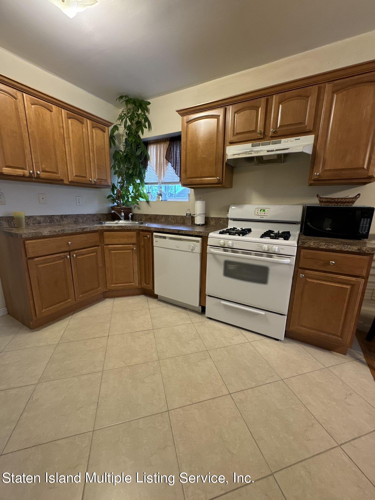 7260 Amboy Road Staten Island, NY 10307 - Photo 14 of 15 c450825ba3e89e6b743670c8715564ae