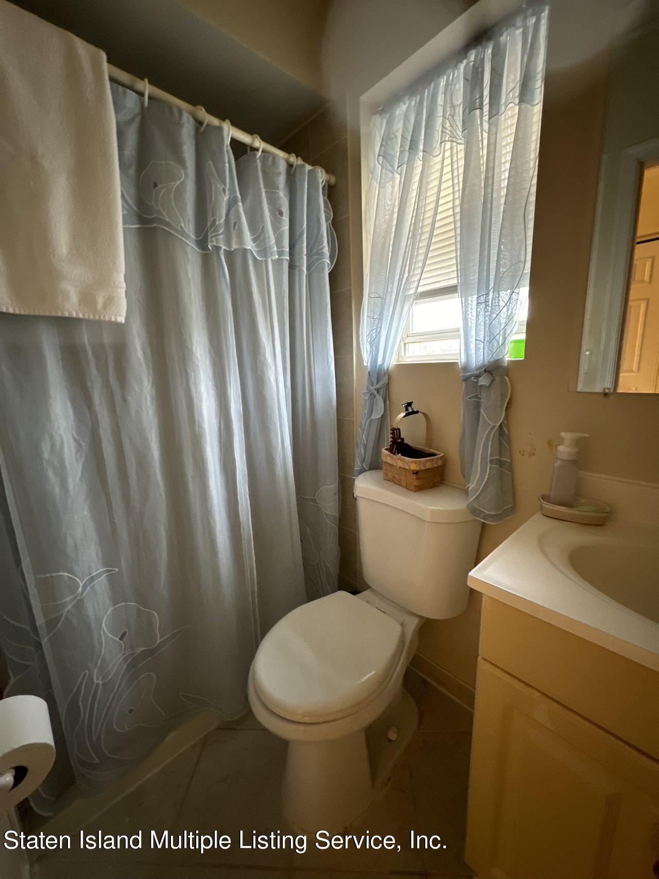 7260 Amboy Road Staten Island, NY 10307 - Photo 8 of 15 1b29577f1b1b0b6bcd6109a57f8ce5c7