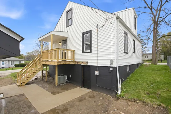 $499,900 | 2000 Maple Avenue, Downers Grove, IL 60515