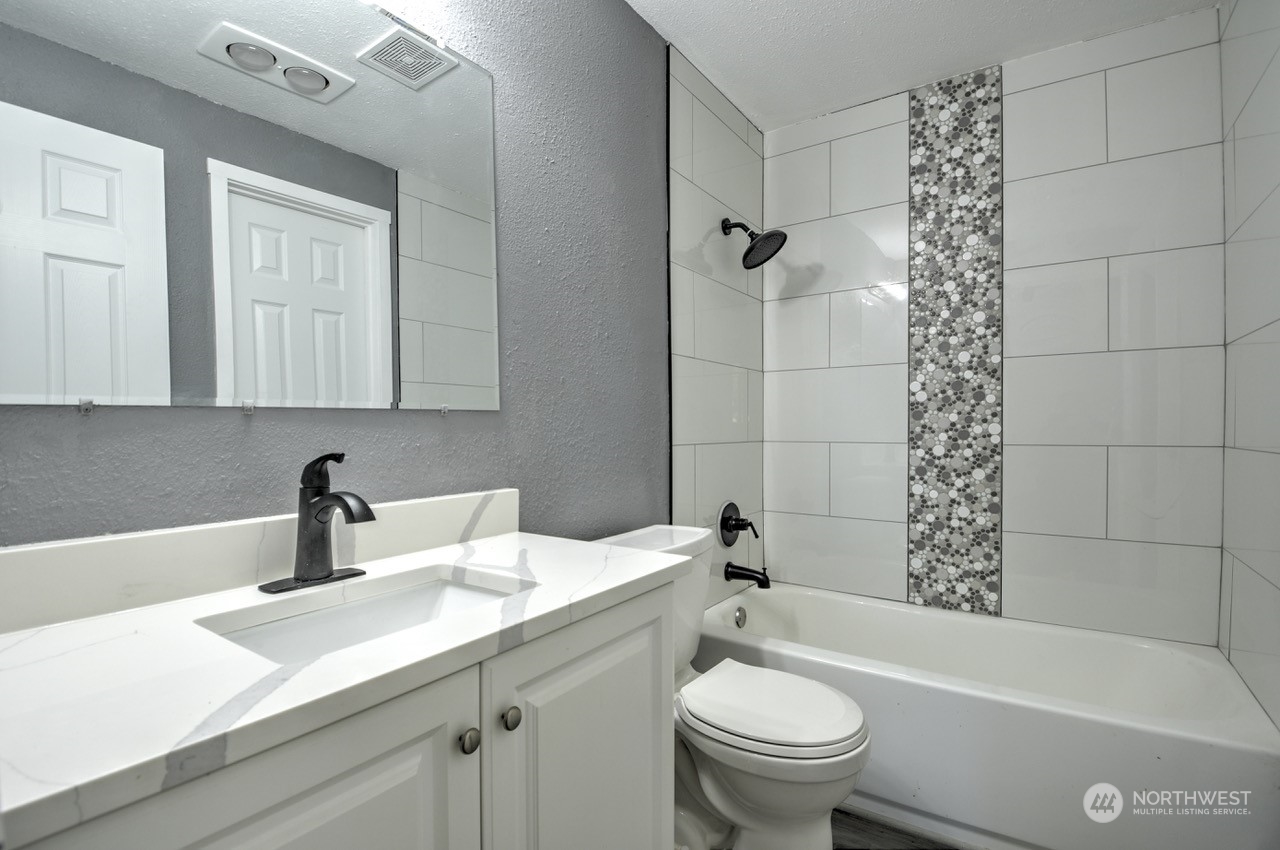 3583 East R Street Tacoma, WA 98404 - Photo 27 of 29 a bathroom with a sink a toilet and a bathtub