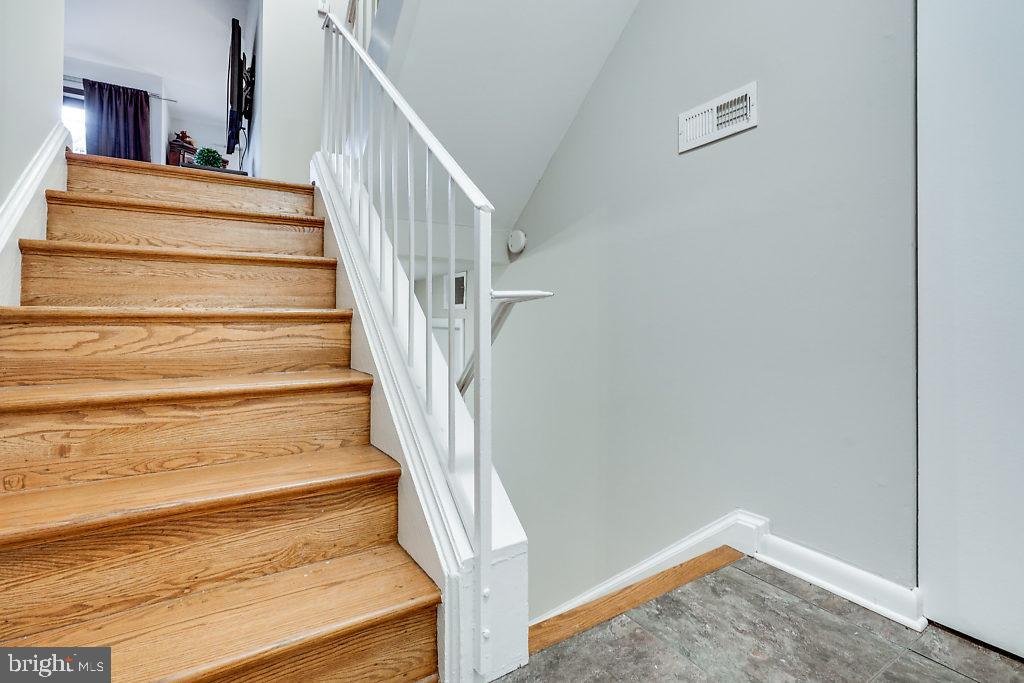 11041 Saffold Way Reston, VA 20190 - Photo 27 of 44 a view of entryway