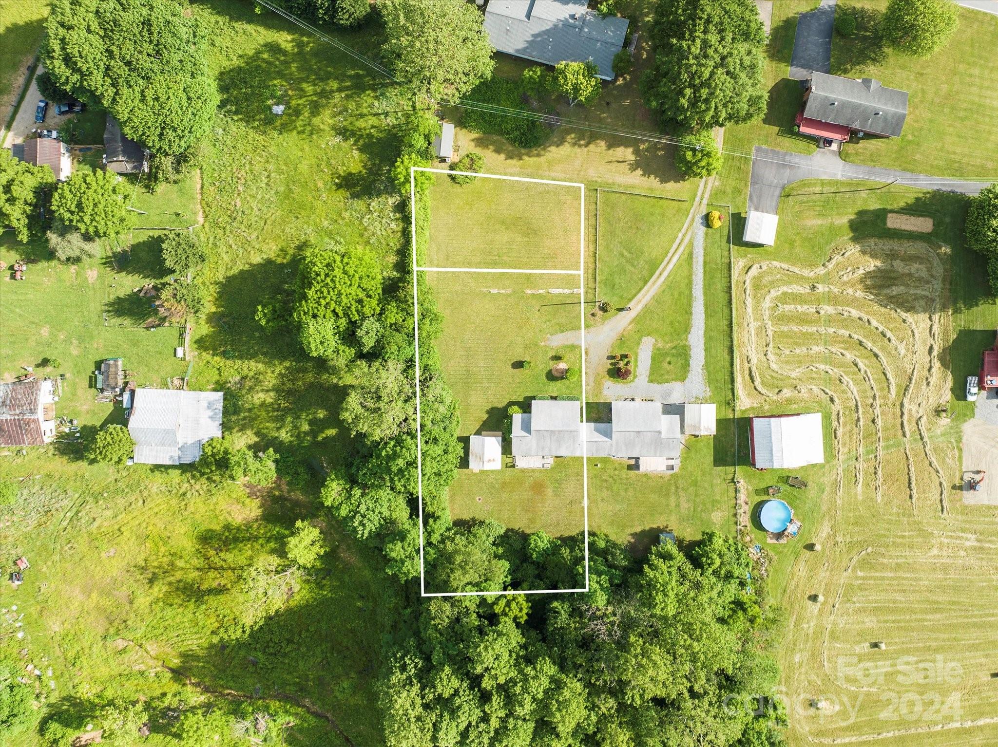 634 Dillingham Road, Unit B Barnardsville, NC 28709 - Photo 6 of 32 a bathroom with a sink and mirror