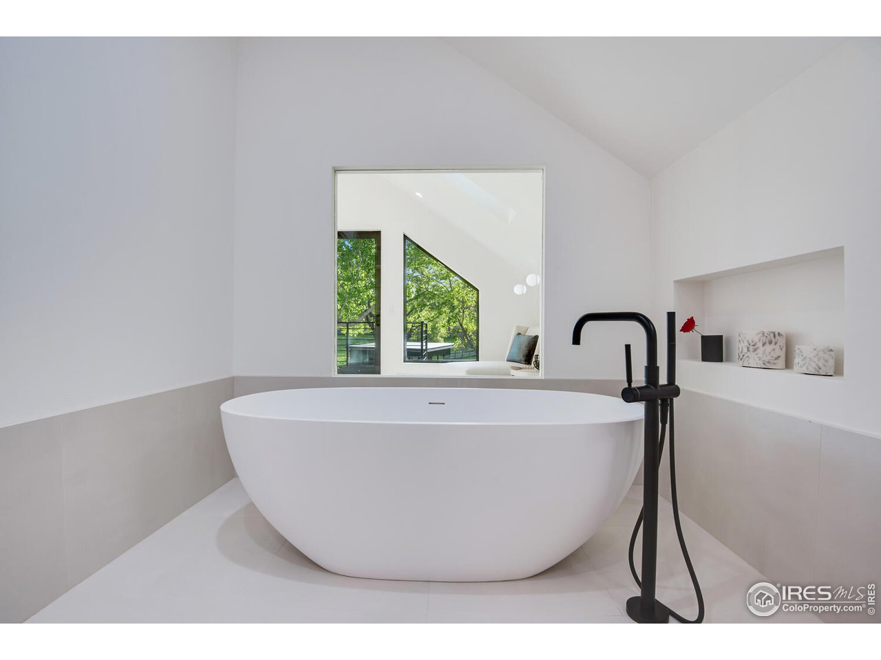 4795 Valhalla Drive Boulder, CO 80301 - Photo 20 of 40 Bathroom