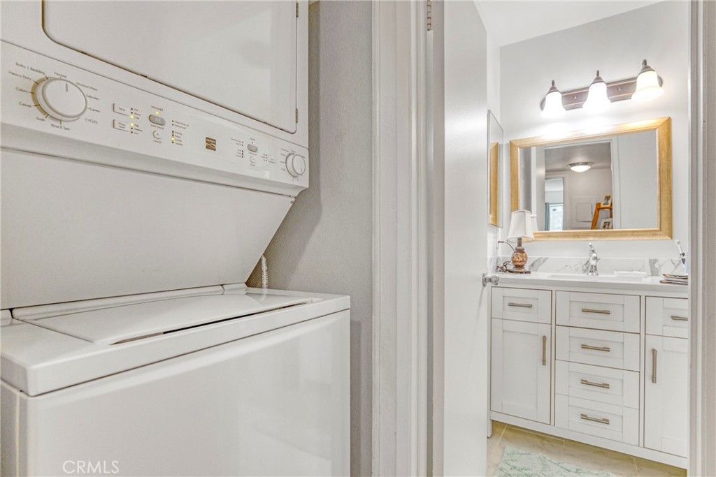 15155 Sherman Way, Unit 14 Van Nuys, CA 91405 - Photo 20 of 36 a utility room with dryer and washer