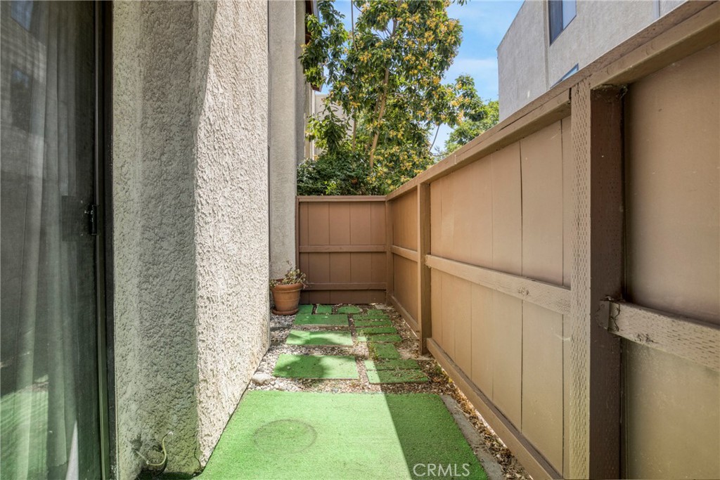 15155 Sherman Way, Unit 14 Van Nuys, CA 91405 - Photo 24 of 36 a backyard of a house