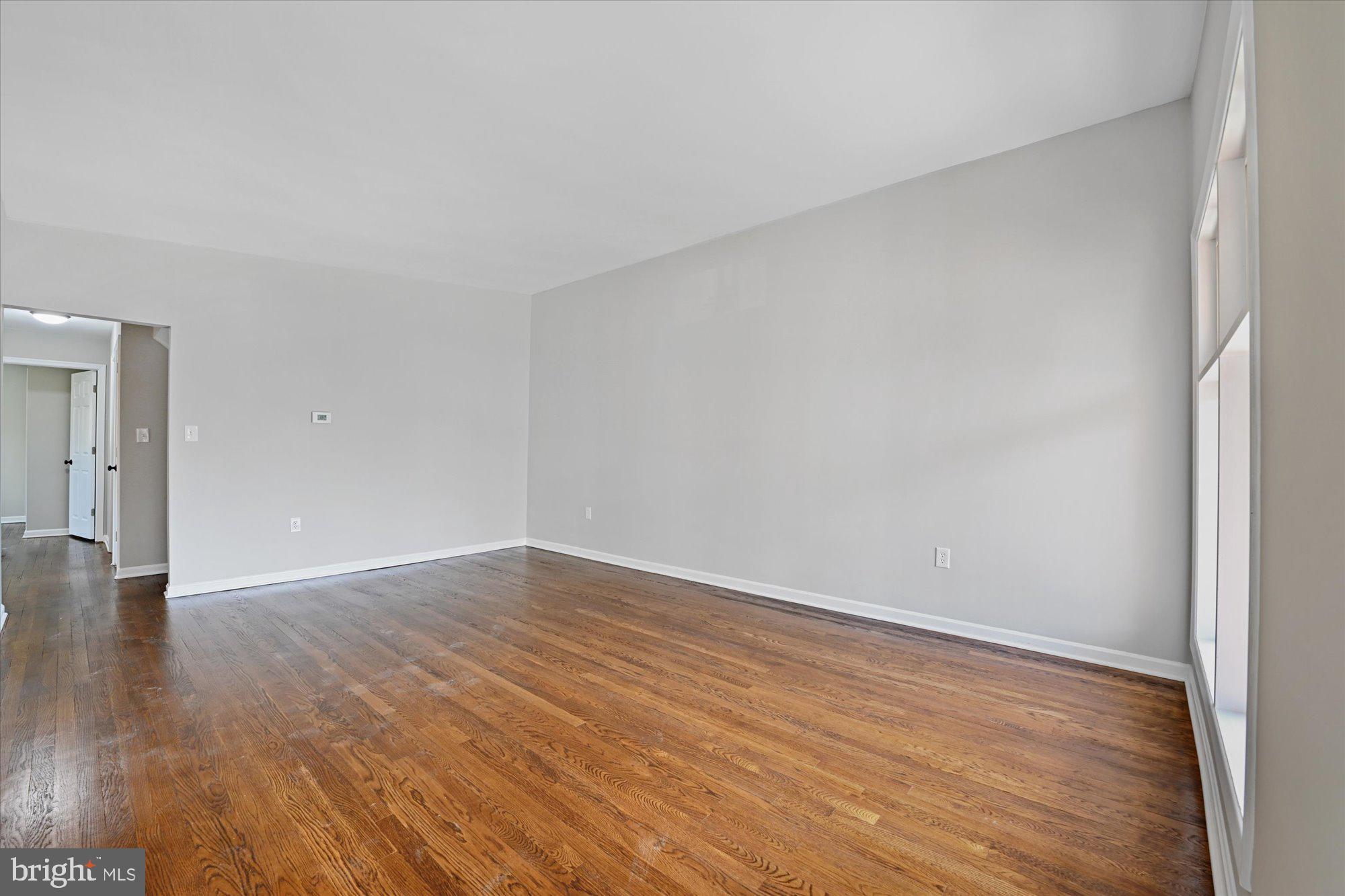 6807 Barnett Road Baltimore, MD 21239 - Photo 11 of 24 Large family room