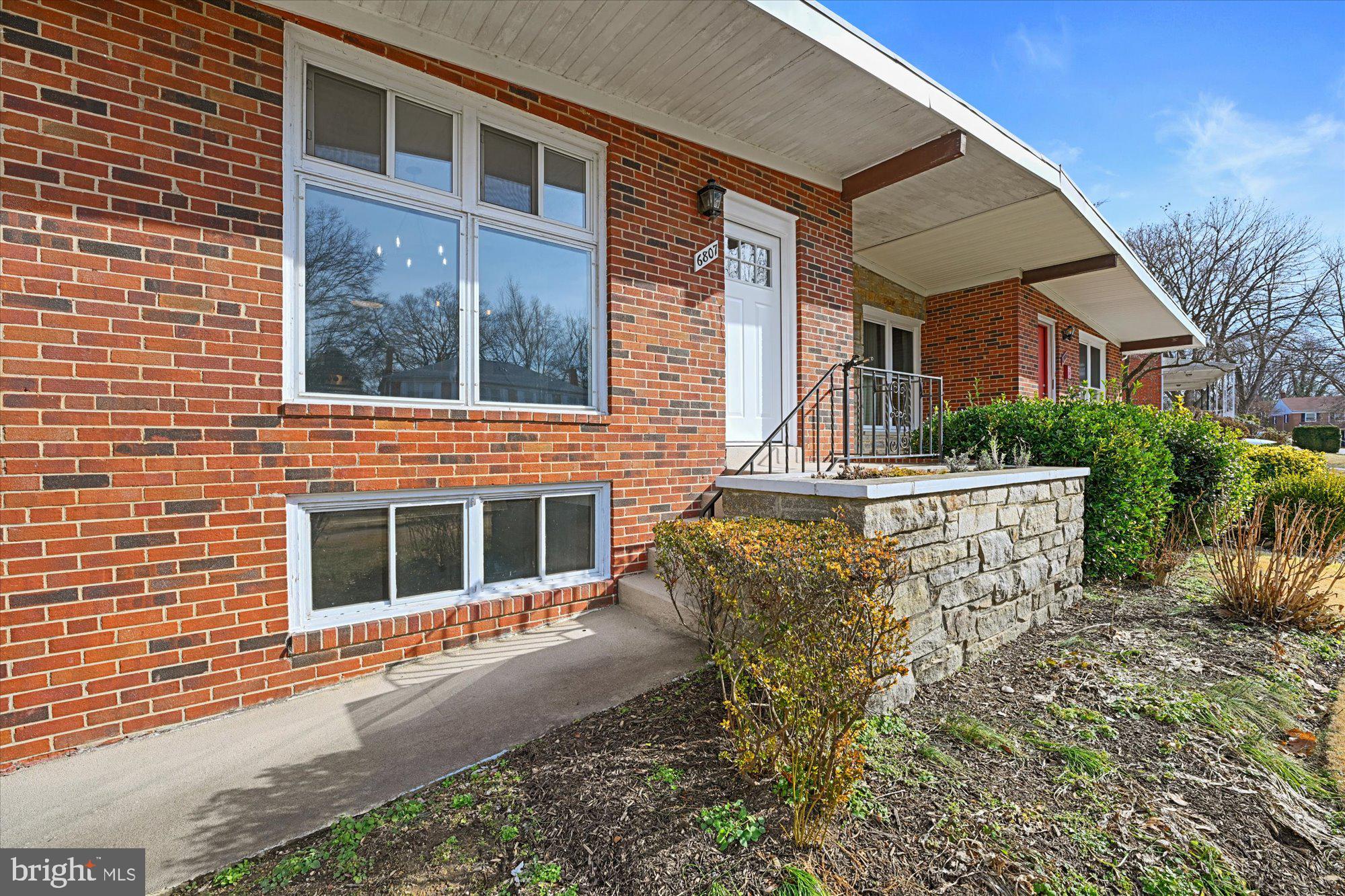 6807 Barnett Road Baltimore, MD 21239 - Photo 3 of 24 Covered front porch!