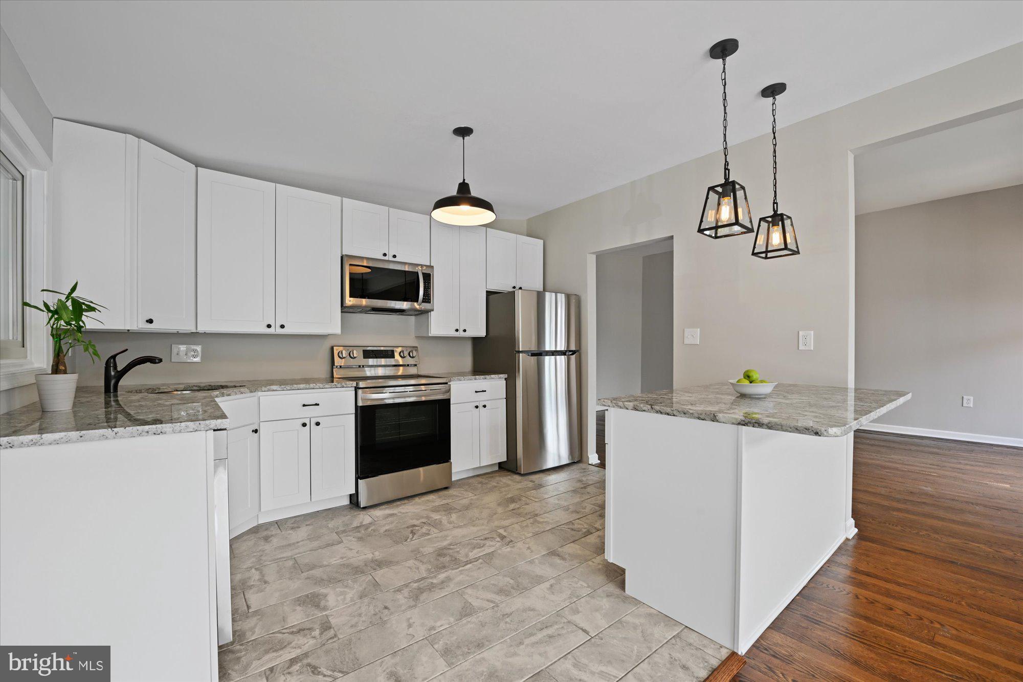6807 Barnett Road Baltimore, MD 21239 - Photo 7 of 24 Tons of counter space!