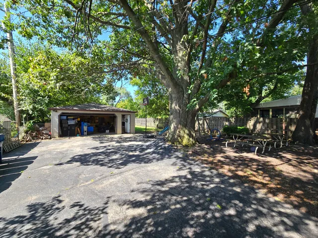 $224,900 | 14944 Springfield Avenue, Midlothian, IL 60445