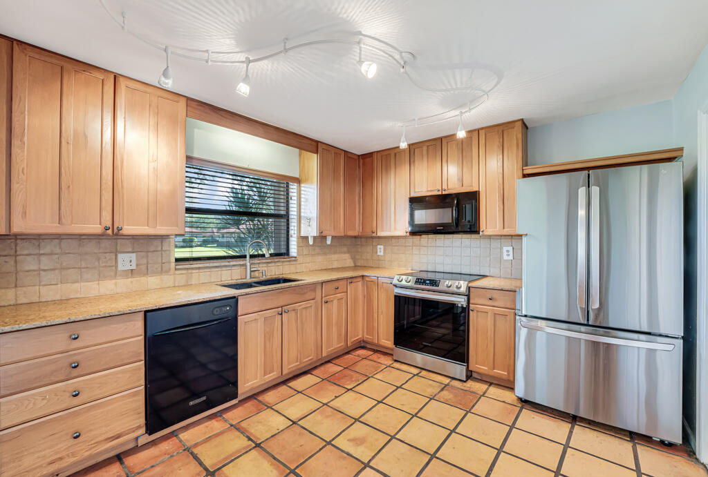 4540 Ficus Tree Road, Unit A Boynton Beach, FL 33436 - Photo 21 of 44 17