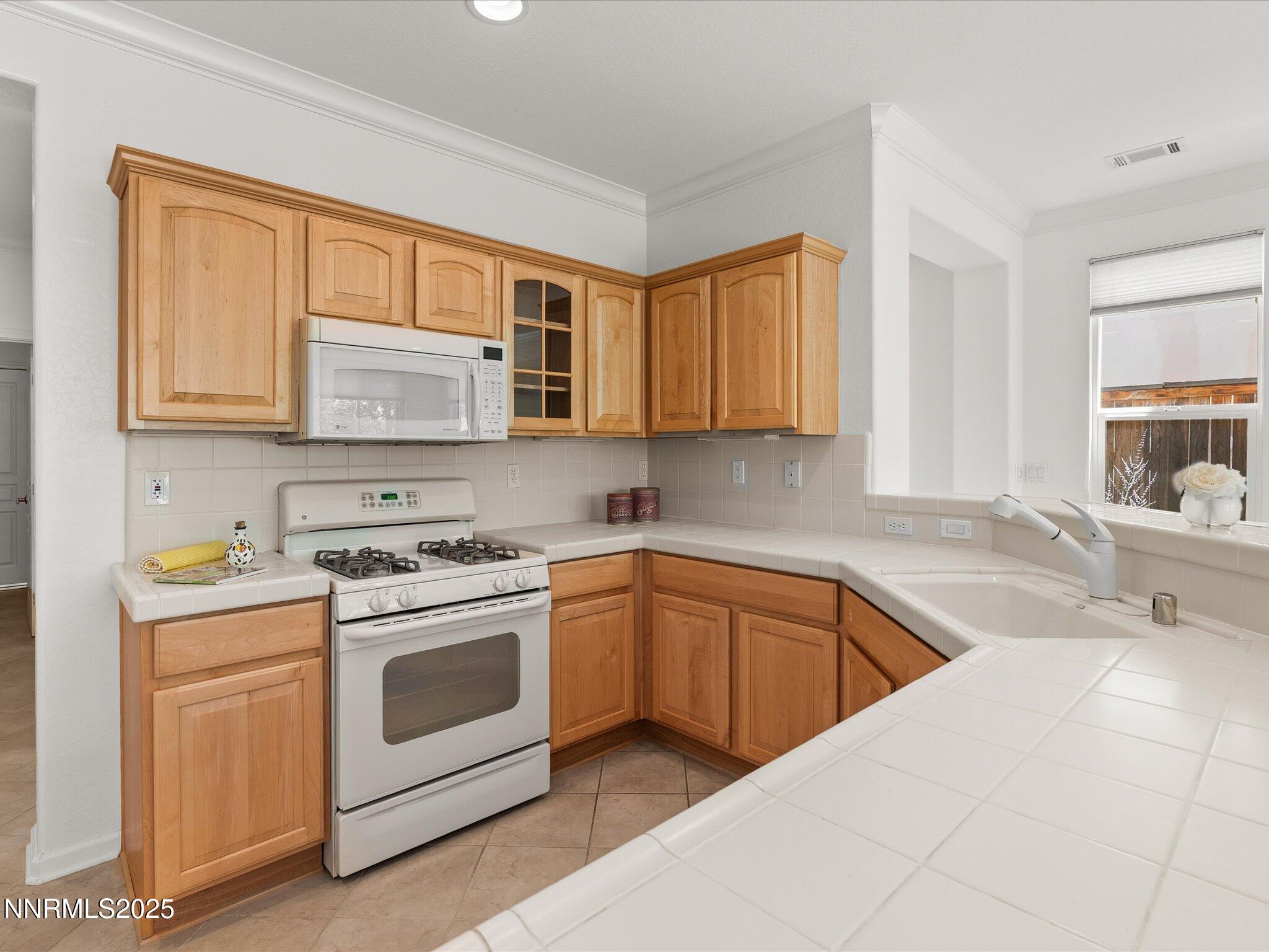 1835 Trail Creek Way Reno, NV 89523 - Photo 8 of 36 14-1835 Trail Creek Way-113