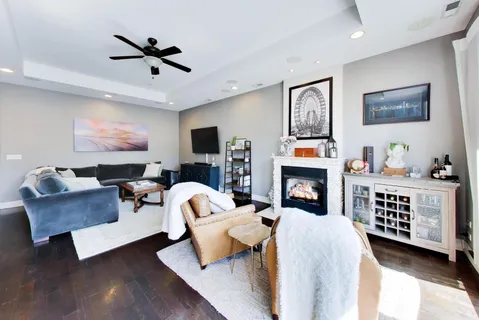 $559,000 | 1937 West Diversey Parkway, Unit 2B, Chicago, IL 60614