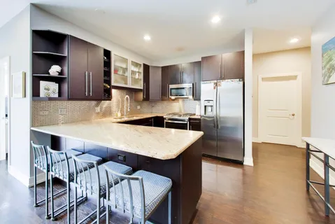 $559,000 | 1937 West Diversey Parkway, Unit 2B, Chicago, IL 60614