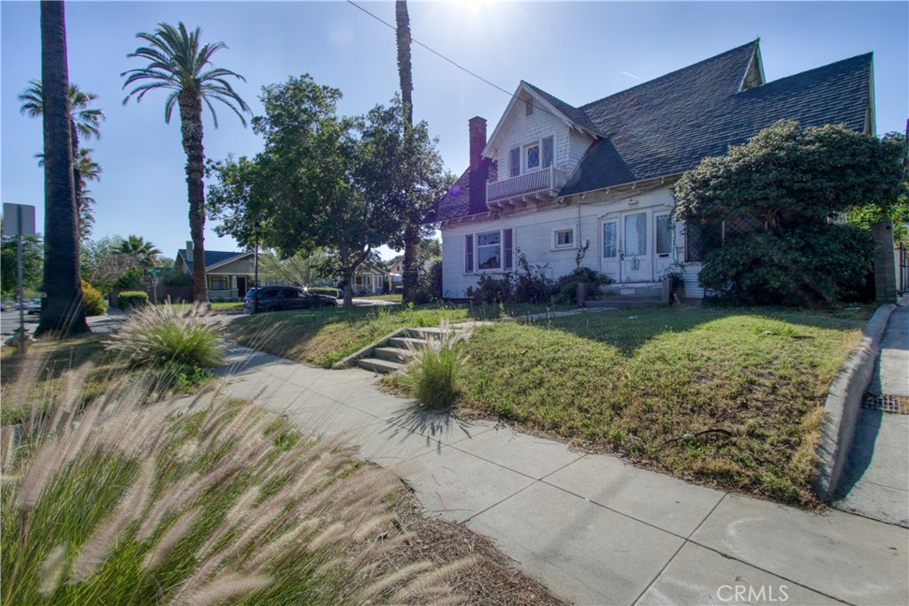 3893 Pine Street Riverside, CA 92501 - Photo 4 of 46