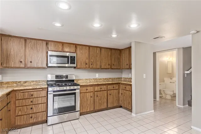 $1,695 | 557 Chelsea Drive, Henderson, NV 89014