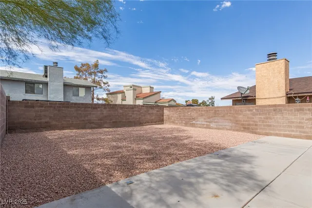 $1,695 | 557 Chelsea Drive, Henderson, NV 89014