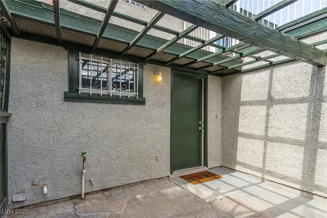 $1,695 | 557 Chelsea Drive, Henderson, NV 89014