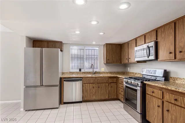 $1,695 | 557 Chelsea Drive, Henderson, NV 89014