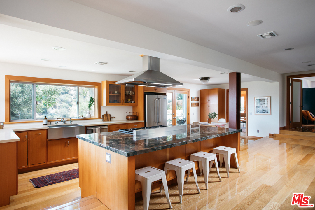 3637 Canyon Crest Road Altadena, CA 91001 - Photo 4 of 23 Gallery Image 4