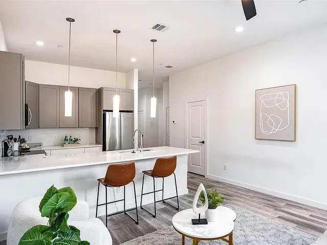 $2,350 | 1028 17th Street, Plano, TX 75074