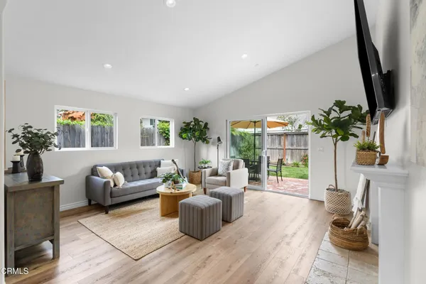 $2,495,000 | 2521 Pierpont Boulevard, Ventura, CA 93001