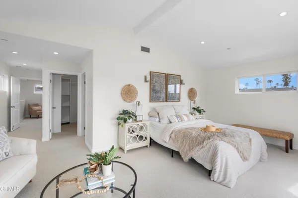 $2,495,000 | 2521 Pierpont Boulevard, Ventura, CA 93001