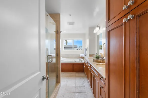 $2,495,000 | 2521 Pierpont Boulevard, Ventura, CA 93001