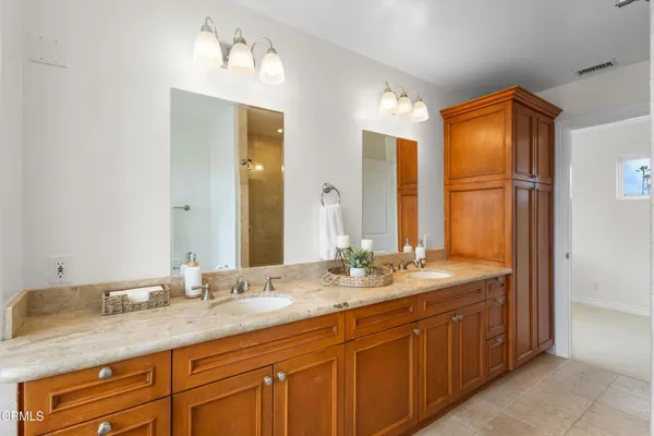 $2,495,000 | 2521 Pierpont Boulevard, Ventura, CA 93001