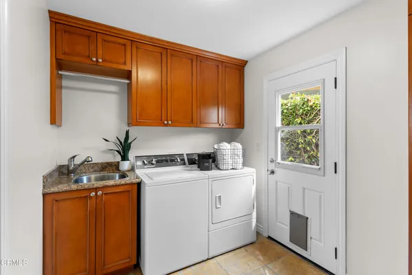 $2,495,000 | 2521 Pierpont Boulevard, Ventura, CA 93001
