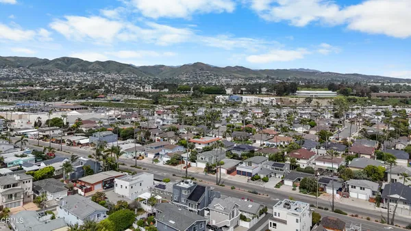 $2,495,000 | 2521 Pierpont Boulevard, Ventura, CA 93001