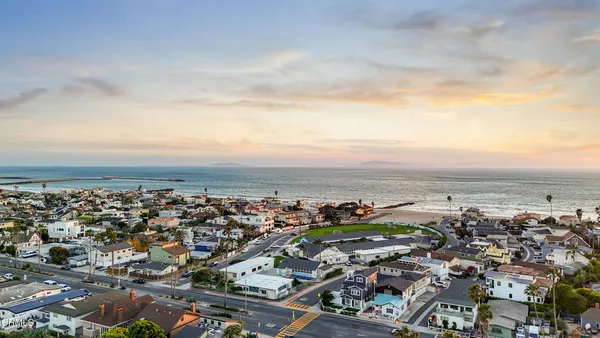 $2,495,000 | 2521 Pierpont Boulevard, Ventura, CA 93001